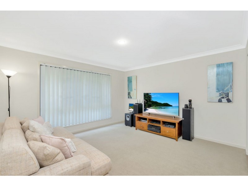 21 Carmarthen Circuit, Pacific Pines QLD 4211