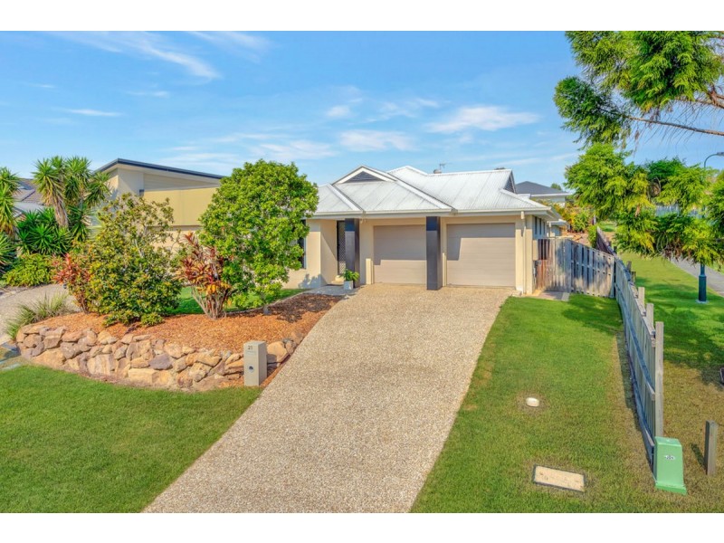21 Carmarthen Circuit, Pacific Pines QLD 4211