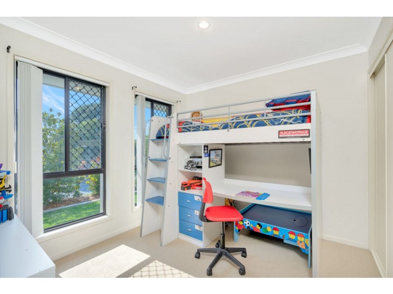 21 Carmarthen Circuit, Pacific Pines QLD 4211
