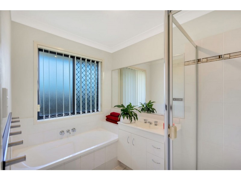 21 Carmarthen Circuit, Pacific Pines QLD 4211