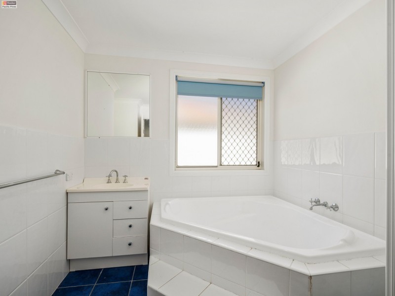 13 Mellum Circuit, Pacific Pines QLD 4211