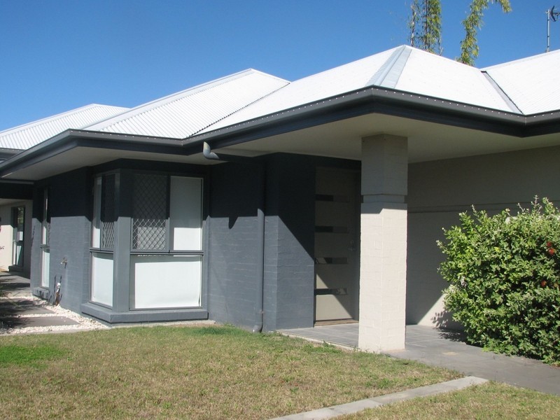 8 Beerwah Street, Pacific Pines QLD 4211