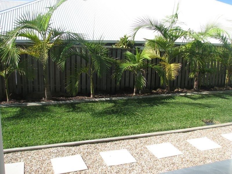 8 Beerwah Street, Pacific Pines QLD 4211