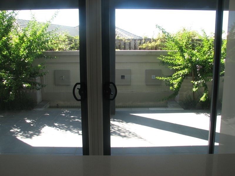 8 Beerwah Street, Pacific Pines QLD 4211