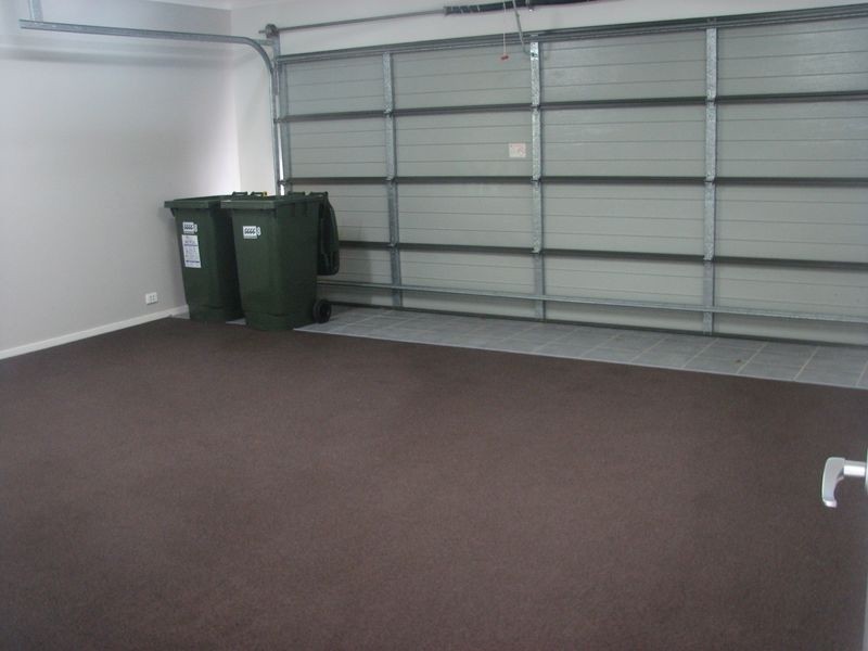 8 Beerwah Street, Pacific Pines QLD 4211