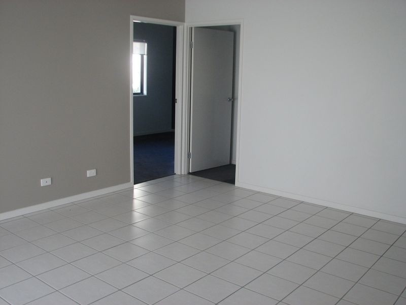 8 Beerwah Street, Pacific Pines QLD 4211