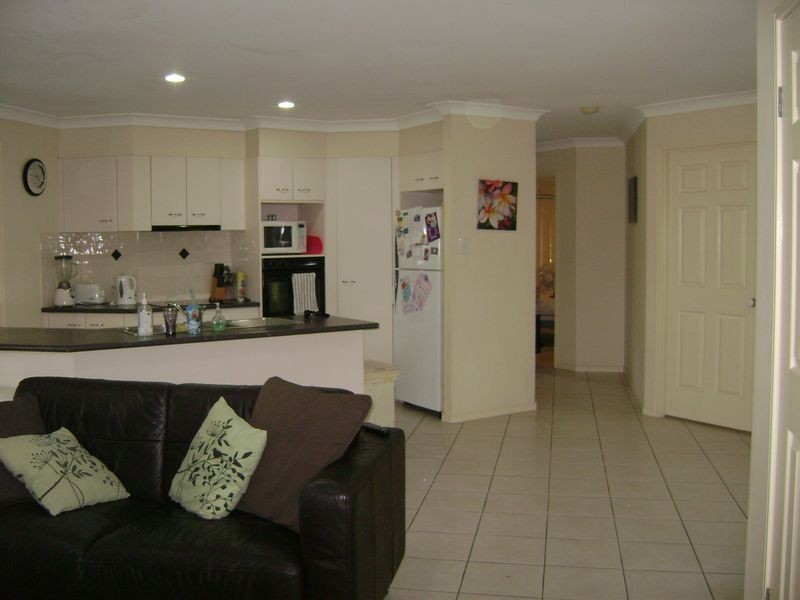 2 York Court, Pacific Pines QLD 4211