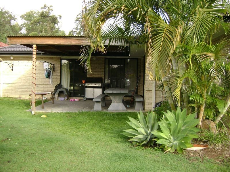 2 York Court, Pacific Pines QLD 4211