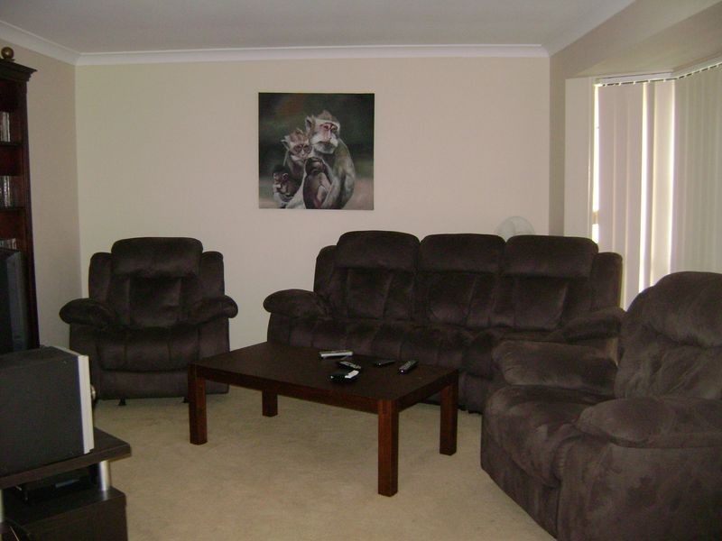 2 York Court, Pacific Pines QLD 4211