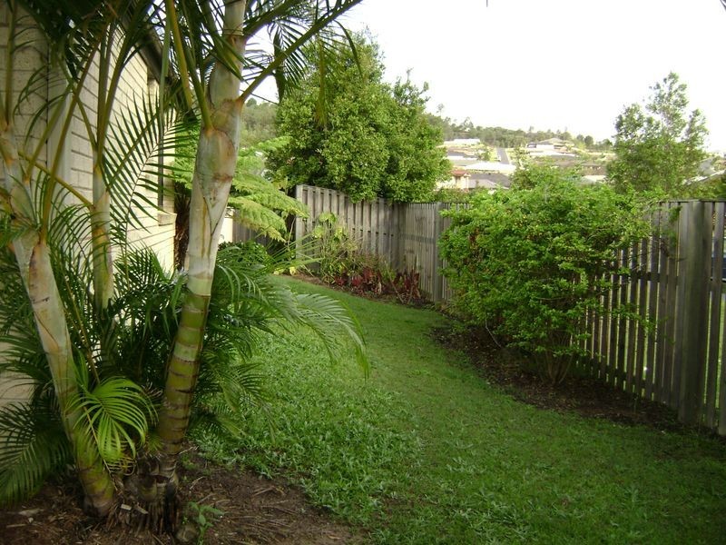 2 York Court, Pacific Pines QLD 4211