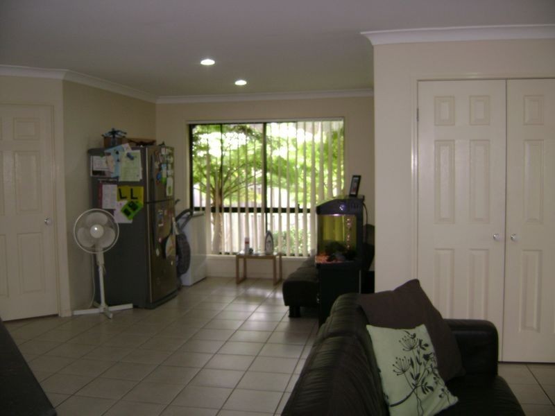 2 York Court, Pacific Pines QLD 4211