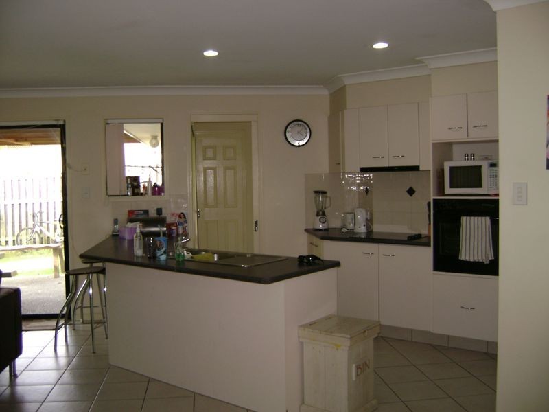 2 York Court, Pacific Pines QLD 4211