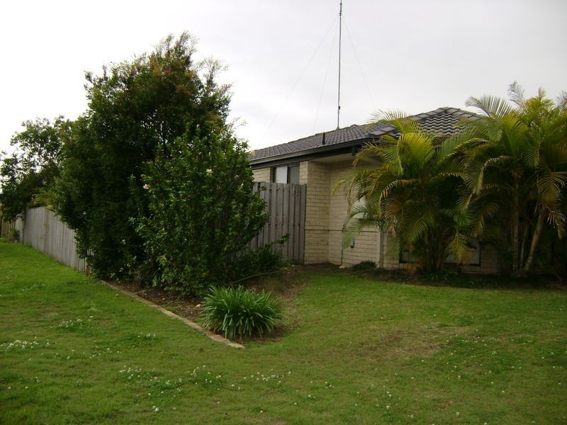 2 York Court, Pacific Pines QLD 4211