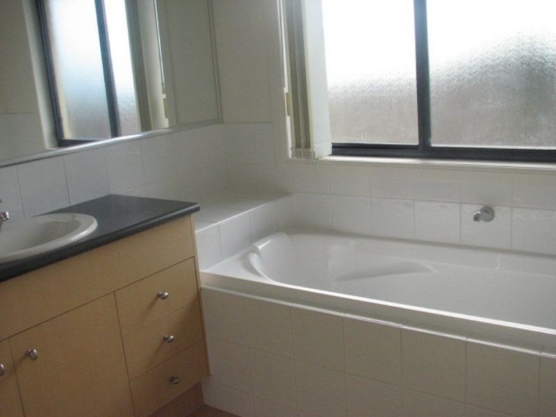 16 Huxley Court, Pacific Pines QLD 4211