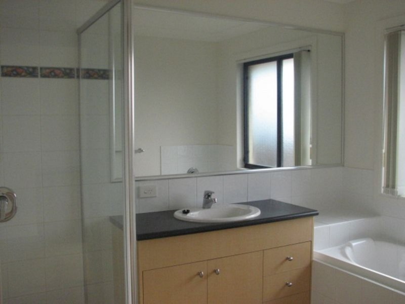 16 Huxley Court, Pacific Pines QLD 4211