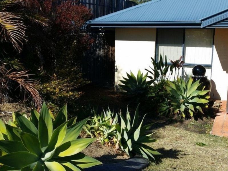 16 Huxley Court, Pacific Pines QLD 4211