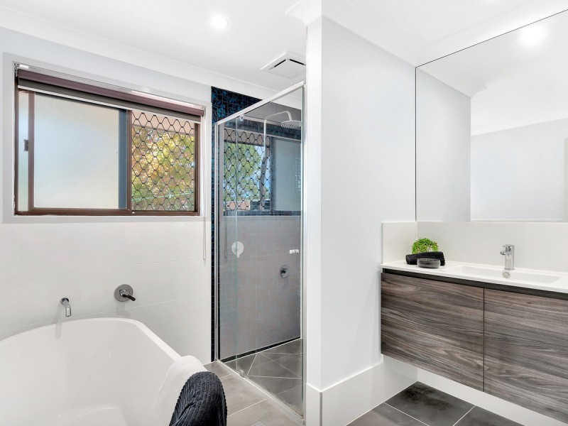 9 Hammond Drive, Gaven QLD 4211