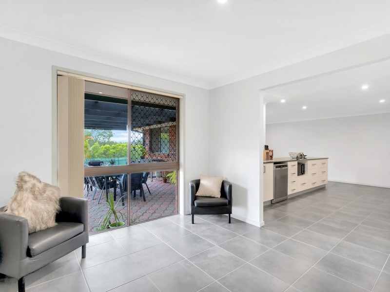 9 Hammond Drive, Gaven QLD 4211