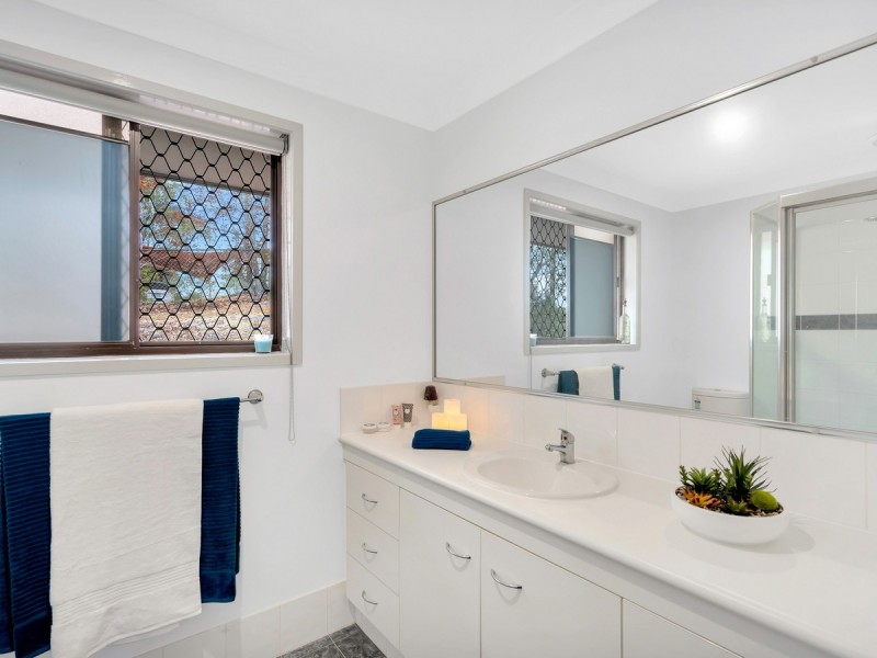 9 Hammond Drive, Gaven QLD 4211
