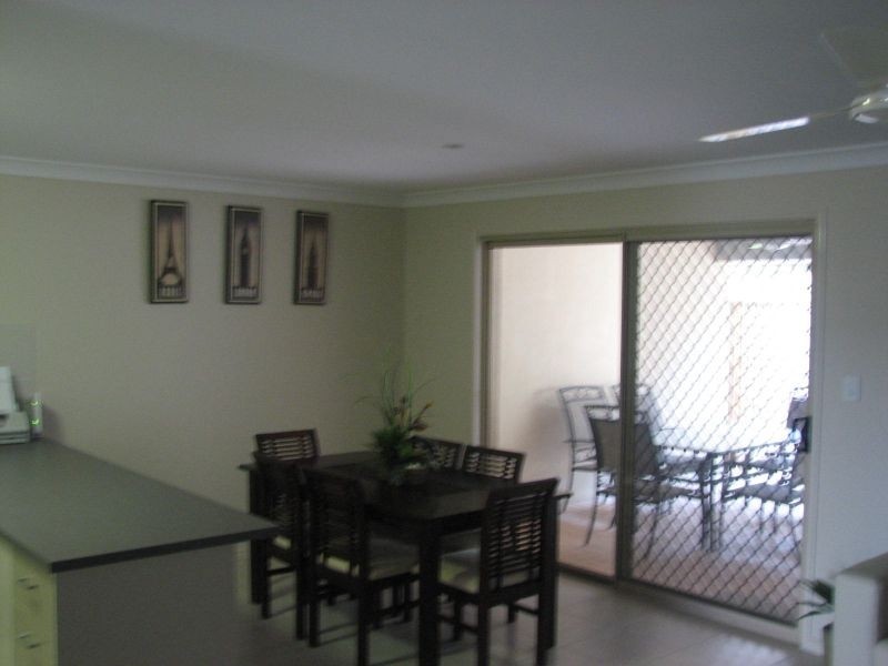 2/11 Pritchard Street, Pacific Pines QLD 4211