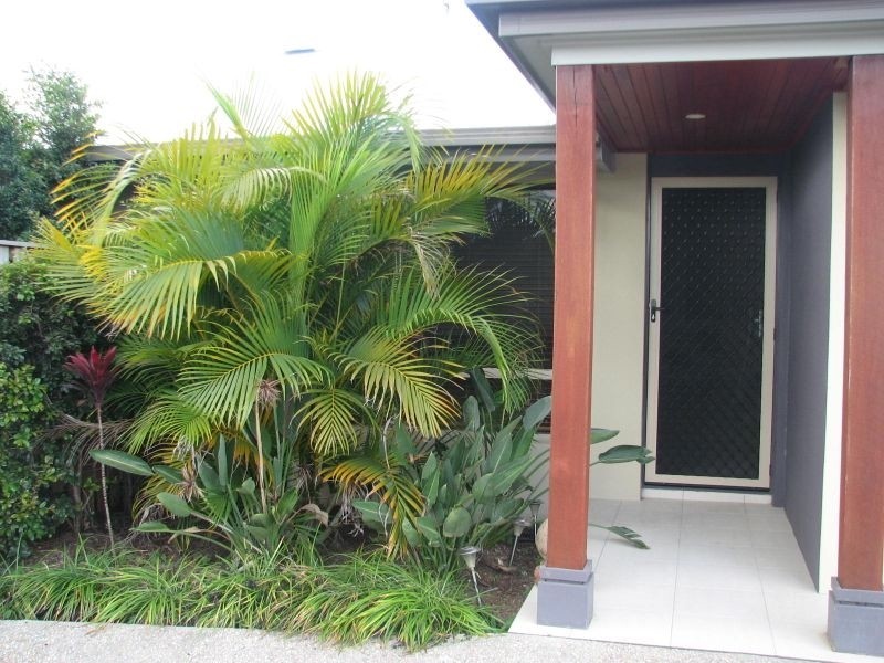 2/11 Pritchard Street, Pacific Pines QLD 4211