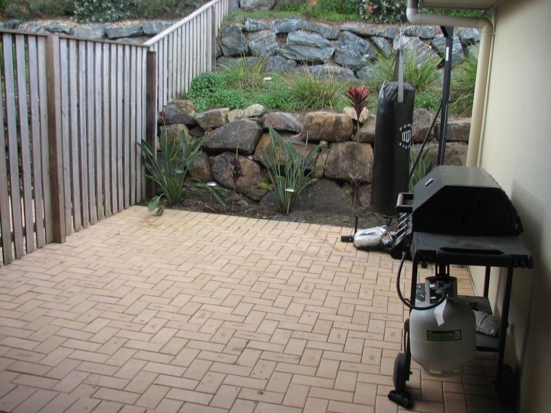 2/11 Pritchard Street, Pacific Pines QLD 4211