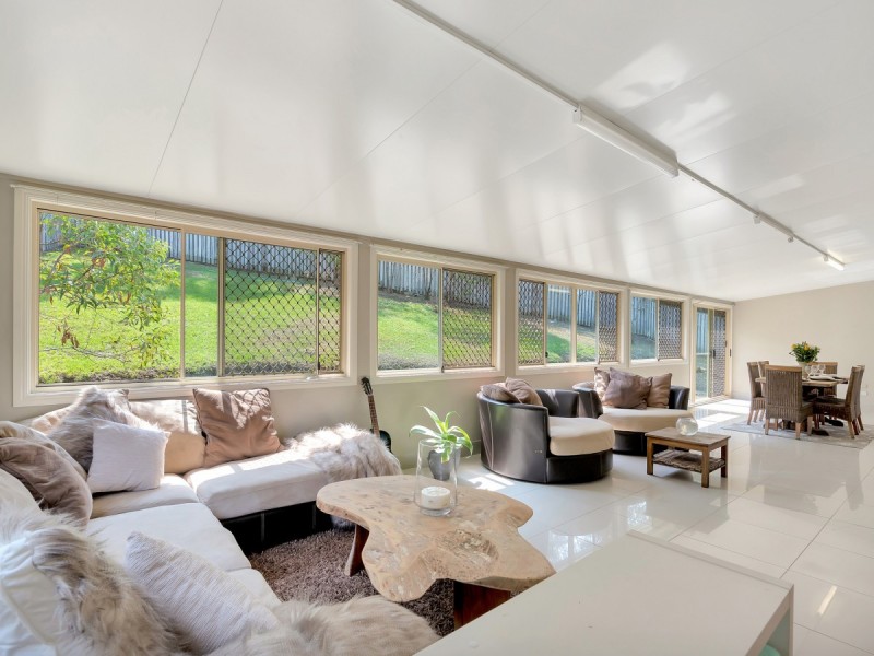 19 Polynesia Avenue, Pacific Pines QLD 4211