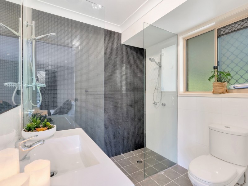 19 Polynesia Avenue, Pacific Pines QLD 4211