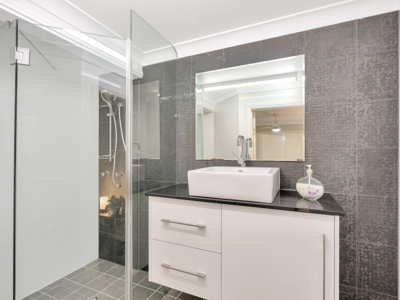 19 Polynesia Avenue, Pacific Pines QLD 4211