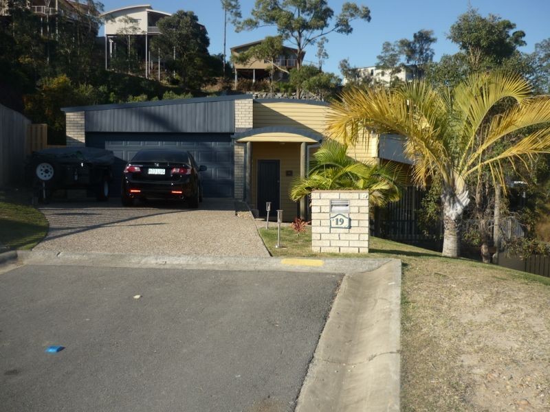 19 Henderson Rise, Pacific Pines QLD 4211