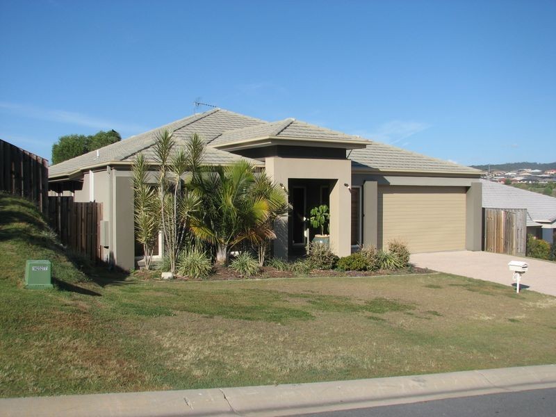 11 Yamba Street, Pacific Pines QLD 4211