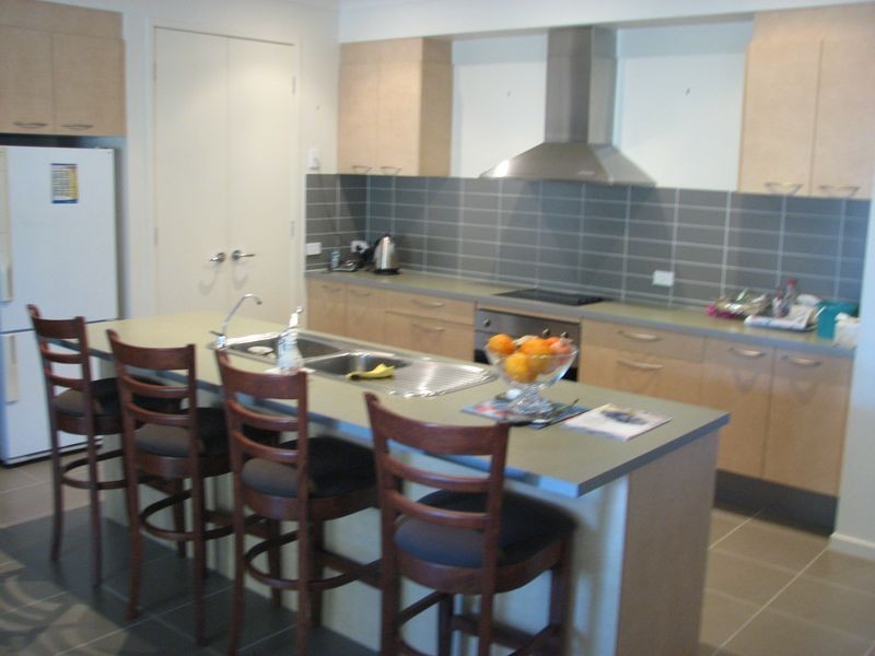 11 Yamba Street, Pacific Pines QLD 4211