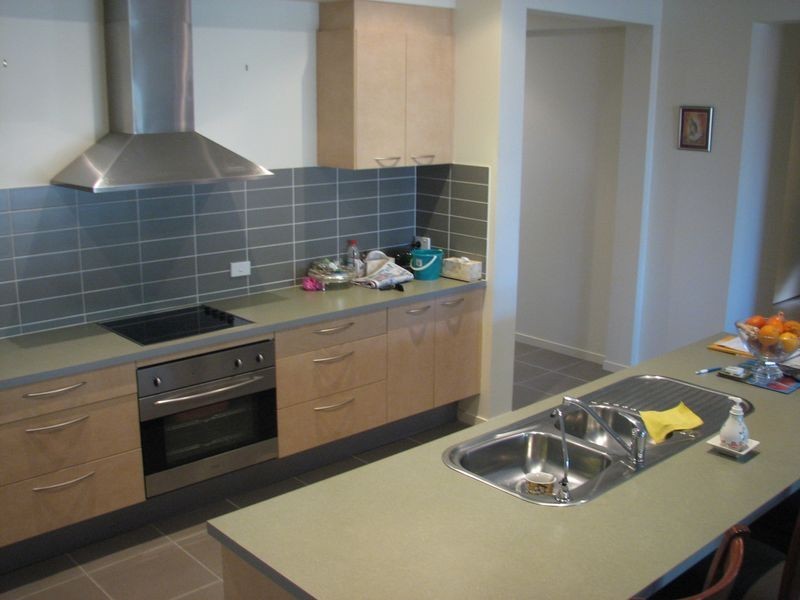 11 Yamba Street, Pacific Pines QLD 4211