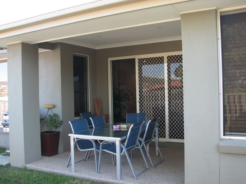 11 Yamba Street, Pacific Pines QLD 4211