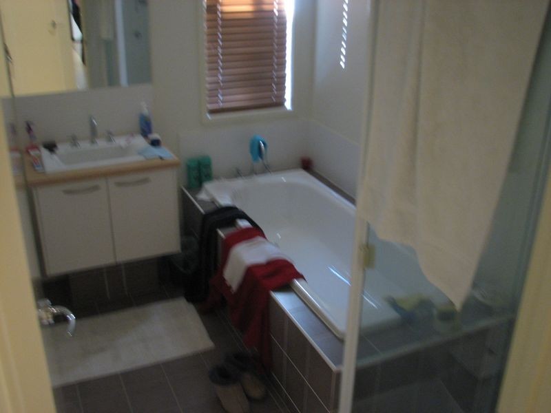 11 Yamba Street, Pacific Pines QLD 4211