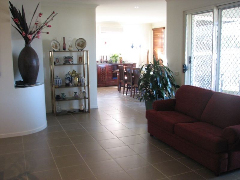 11 Yamba Street, Pacific Pines QLD 4211