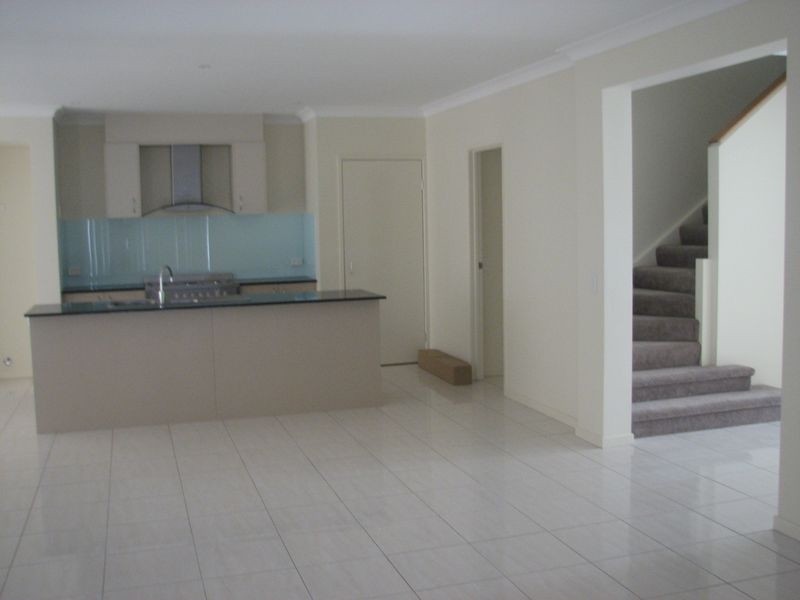 49 Barradeen Cct, Pacific Pines QLD 4211