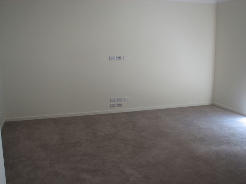 49 Barradeen Cct, Pacific Pines QLD 4211