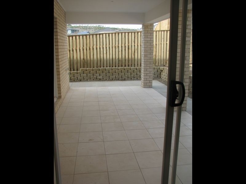 49 Barradeen Cct, Pacific Pines QLD 4211