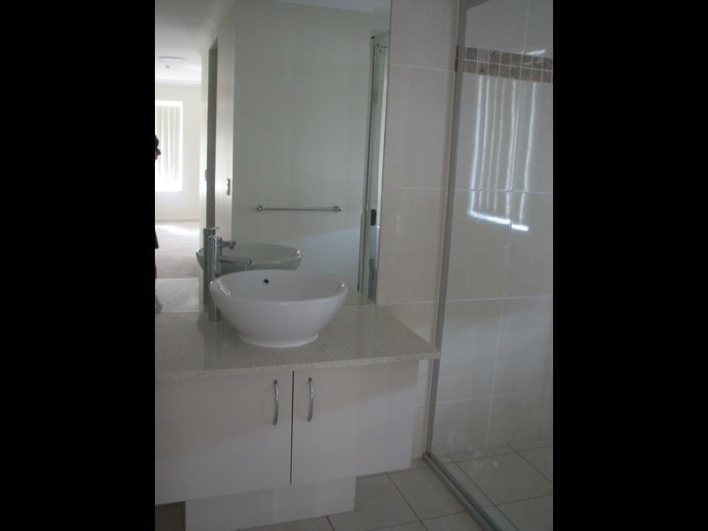 49 Barradeen Cct, Pacific Pines QLD 4211