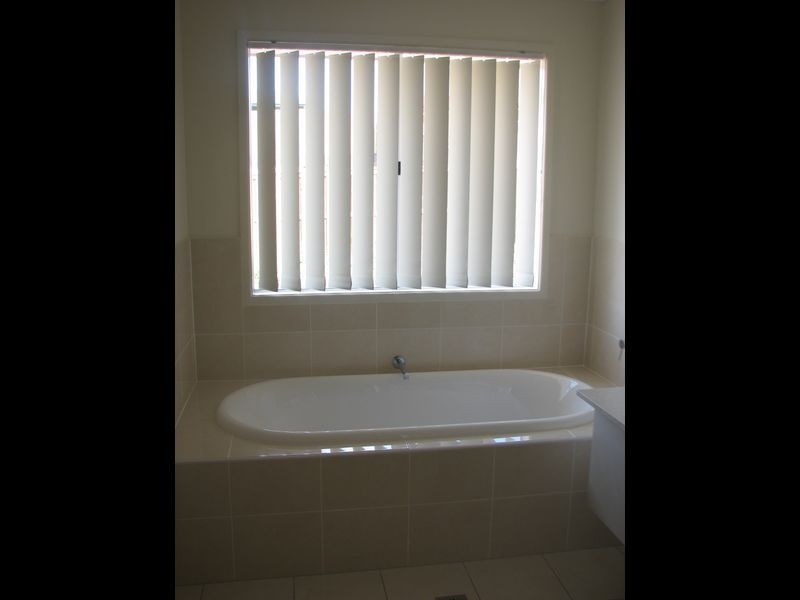 49 Barradeen Cct, Pacific Pines QLD 4211