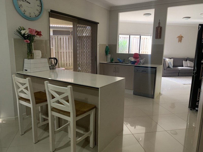 68 Aldgate Crescent, Pacific Pines QLD 4211