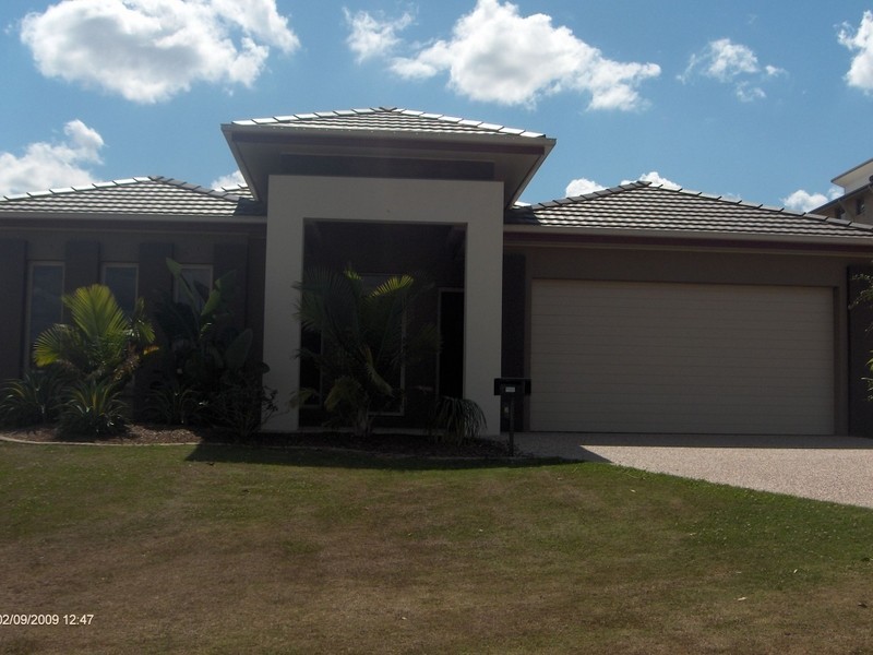 6 Yamba Street, Pacific Pines QLD 4211