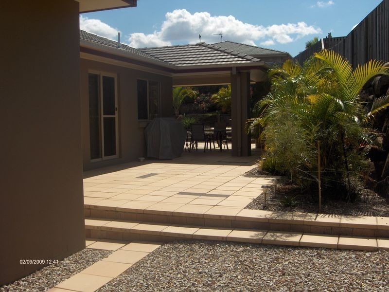 6 Yamba Street, Pacific Pines QLD 4211