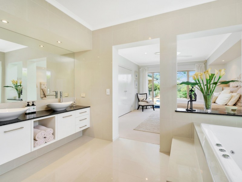 50 Harmsworth Road, Pacific Pines QLD 4211