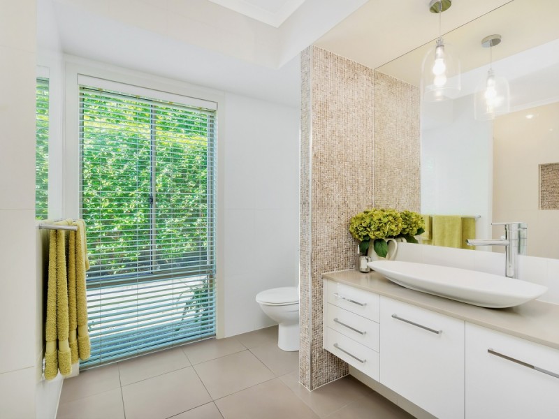 50 Harmsworth Road, Pacific Pines QLD 4211