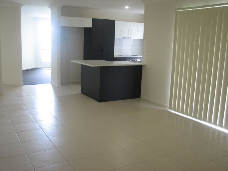 50 McAuley Parade, Pacific Pines QLD 4211