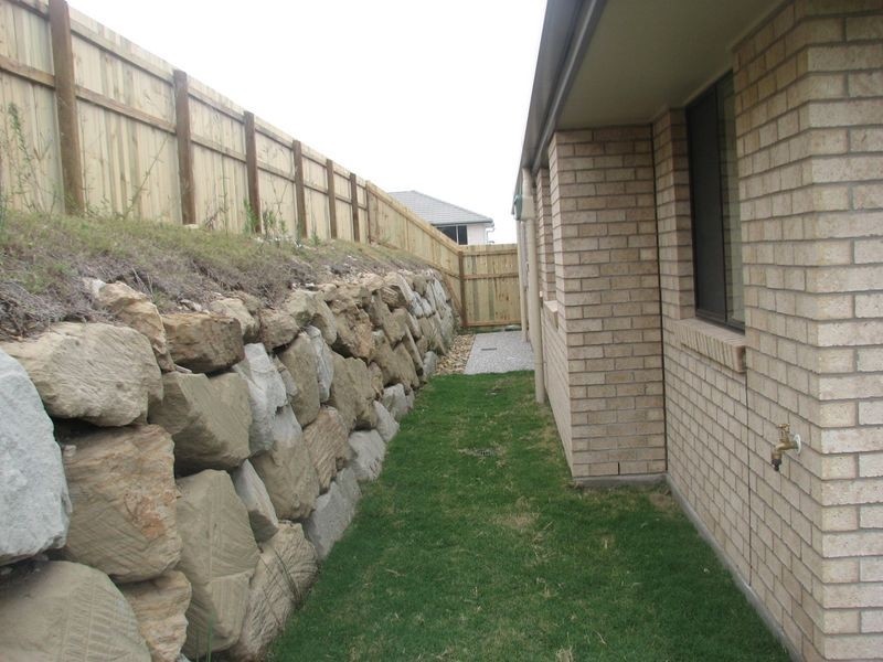 50 McAuley Parade, Pacific Pines QLD 4211