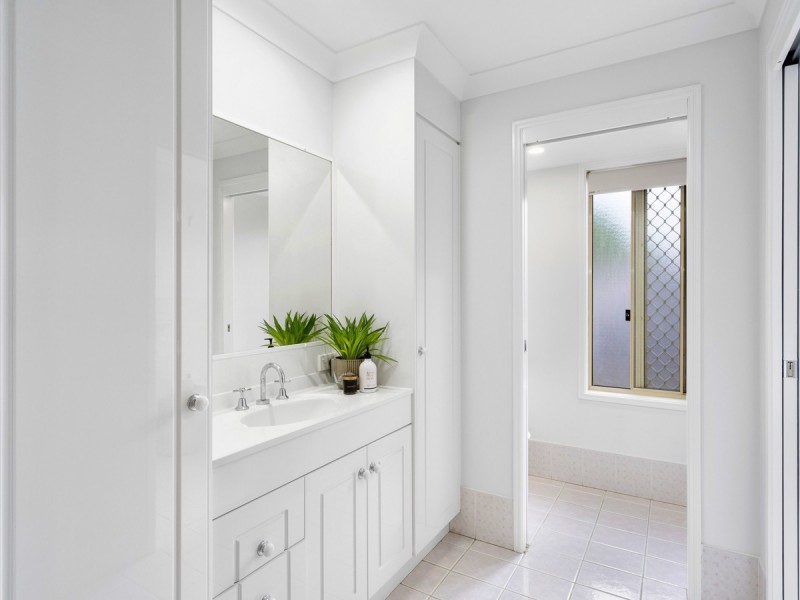 2 Bounty Way, Pacific Pines QLD 4211