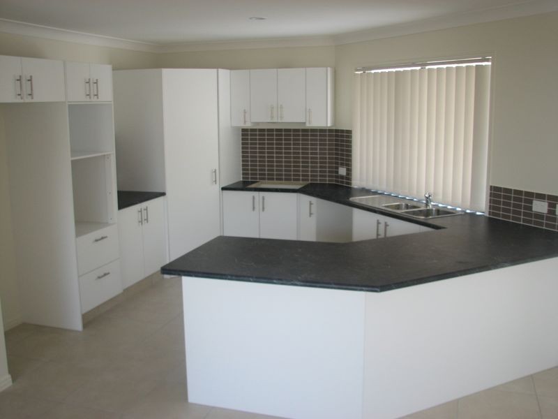 70 Hawkesbury Avenue, Pacific Pines QLD 4211